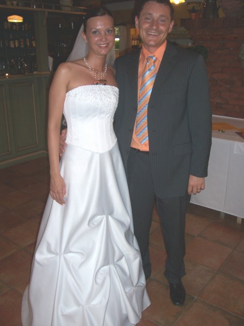 Woodie - Czech - Wedding - bride and groom