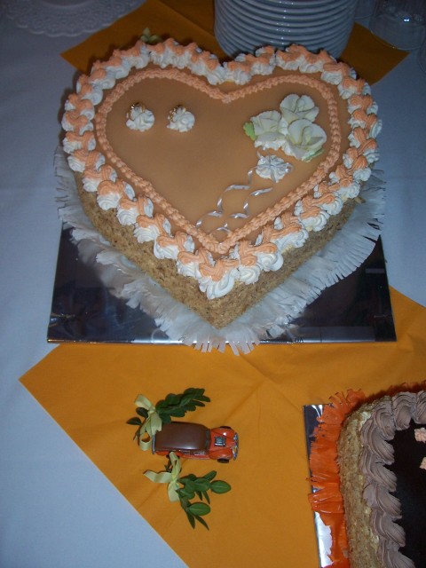 Woodie - Czech - Wedding - cakes