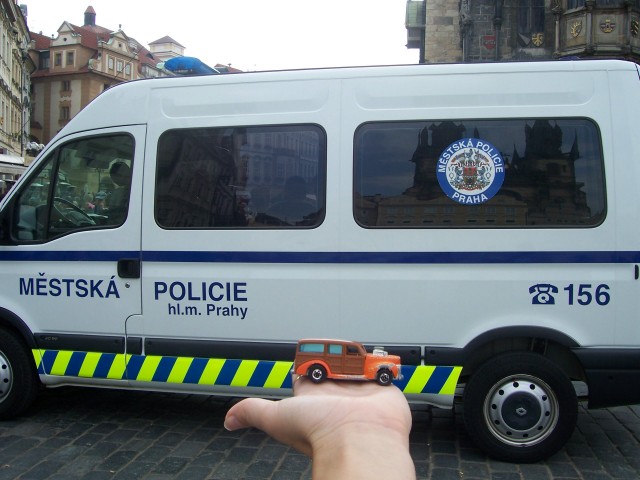 Woodie - Czech - Woodie is in trouble - Police van