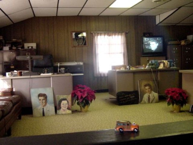 05 Elvis' Office