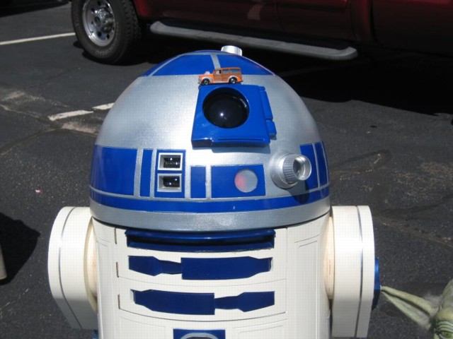 37 R2 D2